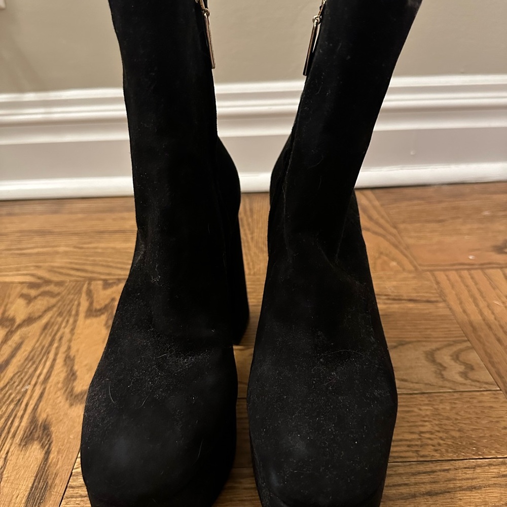 Larroude boot - Picture 2 of 16